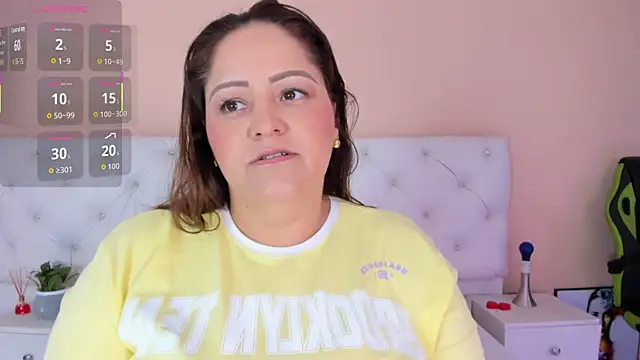 Snapshot of katte_landerr chatting on 09/30/25, 01:06 katte landerr online show from 09/30/25, 01:06