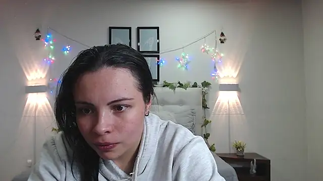 Snapshot of Megan_05_ chatting on 05/12/26, 07:20 Megan 05 online show from 05/12/26, 07:20