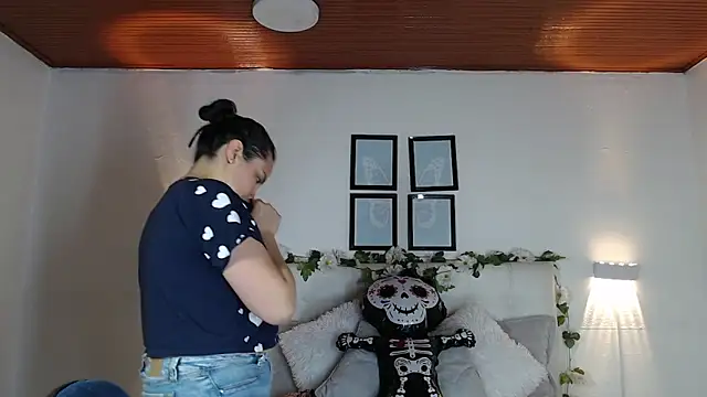 Megan 05  online show from 11/15/25, 06:34