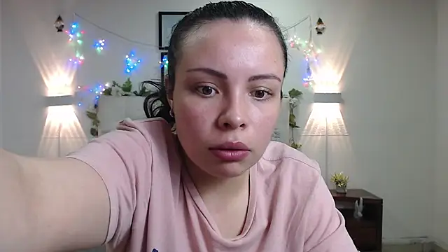 Snapshot of Megan_05_ chatting on 05/09/26, 07:39 Megan 05 online show from 05/09/26, 07:39