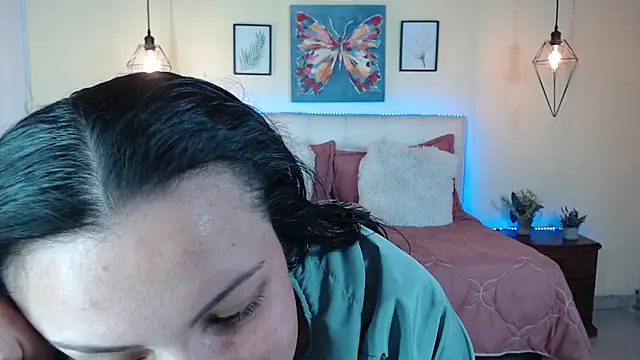Snapshot of Megan_05_ chatting on 06/24/26, 07:33 Megan 05 online show from 06/24/26, 07:33