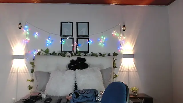 Megan 05  online show from 04/12/26, 02:20