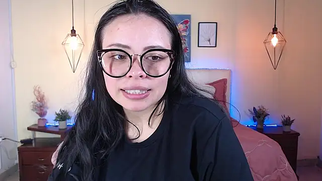Snapshot of Megan_05_ chatting on 06/25/26, 02:44 Megan 05 online show from 06/25/26, 02:44