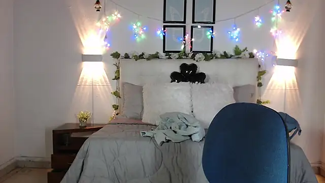 Megan 05  online show from 03/12/26, 06:12