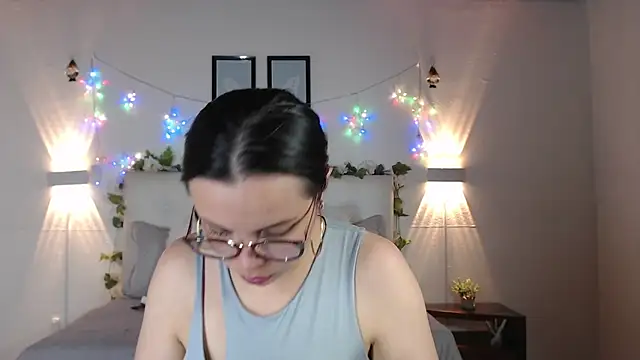 Snapshot of Megan_05_ chatting on 04/18/26, 07:58 Megan 05 online show from 04/18/26, 07:58
