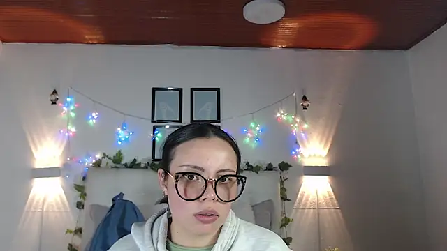 Megan 05  online show from 04/17/26, 06:44