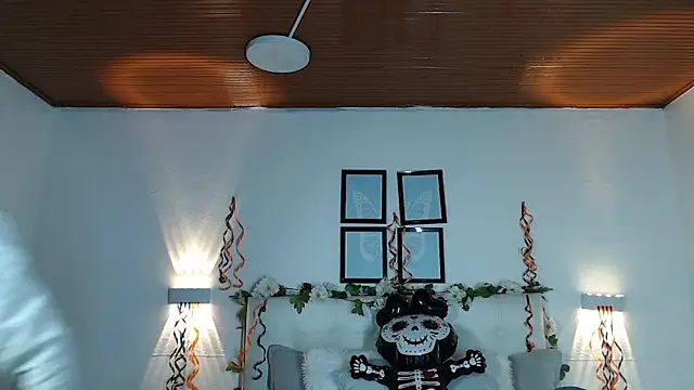 Megan 05  online show from 11/05/25, 07:28