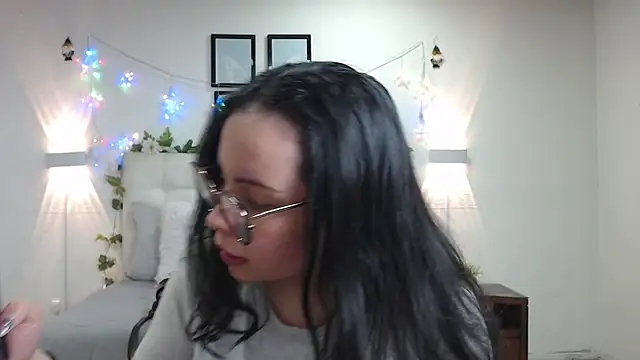 Snapshot of Megan_05_ chatting on 05/19/26, 07:32 Megan 05 online show from 05/19/26, 07:32