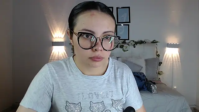Megan 05  online show from 09/19/25, 06:12