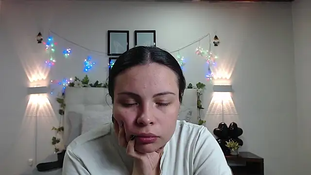 Snapshot of Megan_05_ chatting on 05/20/26, 07:22 Megan 05 online show from 05/20/26, 07:22