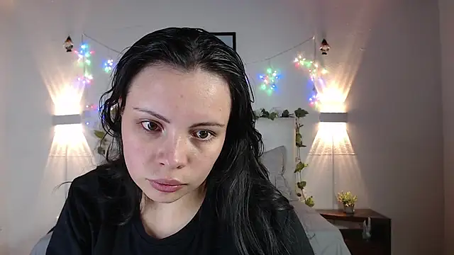 Snapshot of Megan_05_ chatting on 05/08/26, 07:17 Megan 05 online show from 05/08/26, 07:17