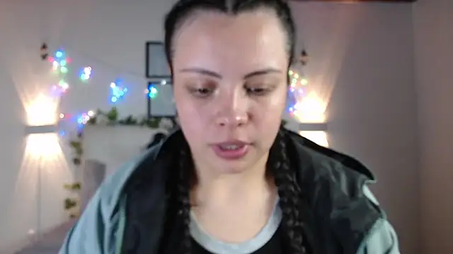 Snapshot of Megan_05_ chatting on 05/04/26, 07:28 Megan 05 online show from 05/04/26, 07:28