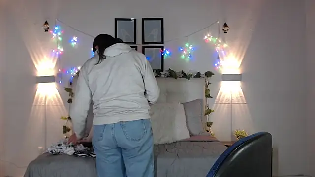 Megan 05  online show from 03/05/26, 06:15