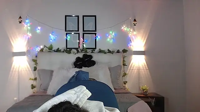 Megan 05  online show from 04/11/26, 07:06