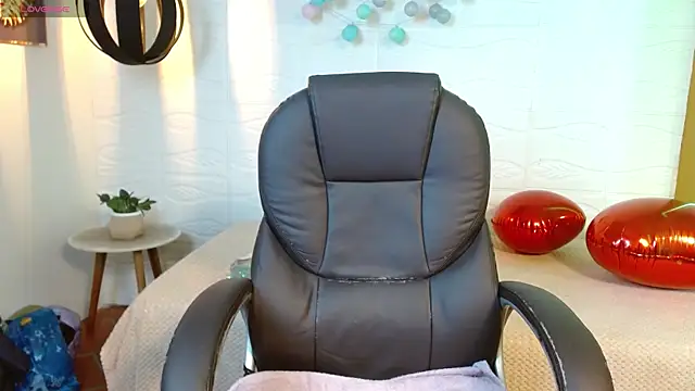 Snapshot of tinisweet chatting on 03/21/26, 01:59 tinisweet online show from 03/21/26, 01:59