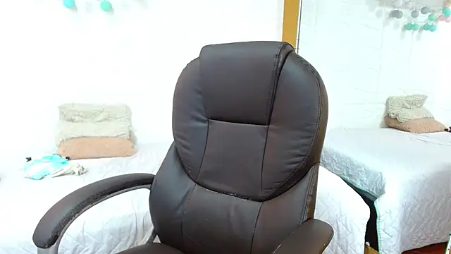 Snapshot of tinisweet chatting on 04/04/26, 01:39 tinisweet online show from 04/04/26, 01:39