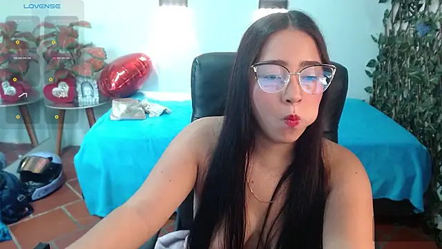 Snapshot of tinisweet chatting on 04/14/26, 07:52 tinisweet online show from 04/14/26, 07:52