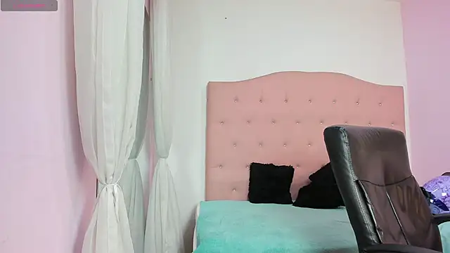 Snapshot of tinisweet chatting on 12/20/25, 01:47 tinisweet online show from 12/20/25, 01:47