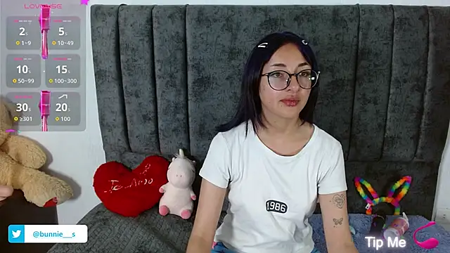 Snapshot of Littlee_Bunny_ chatting on 09/30/25, 10:32 Littlee Bunny online show from 09/30/25, 10:32