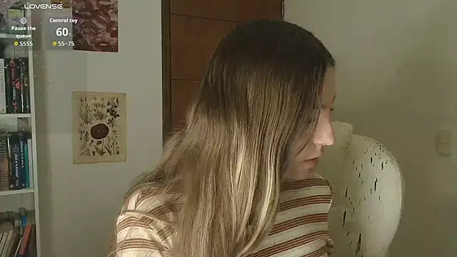 velvet  moon online show from 02/26/26, 05:40