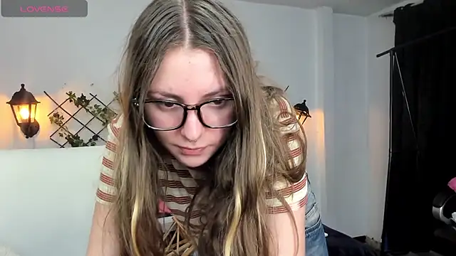 velvet  moon online show from 03/13/26, 03:55