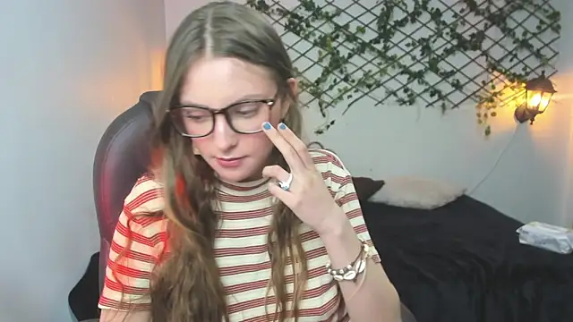 velvet  moon online show from 03/26/26, 12:09