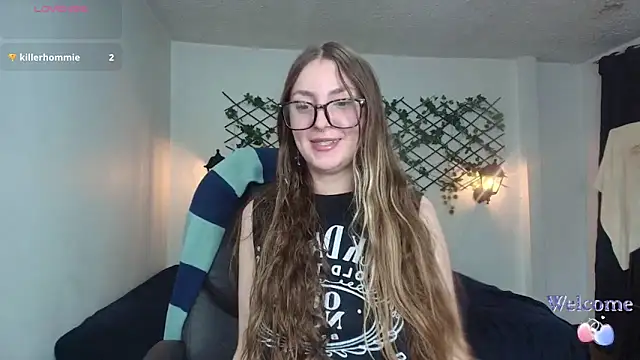 velvet  moon online show from 04/05/26, 12:06