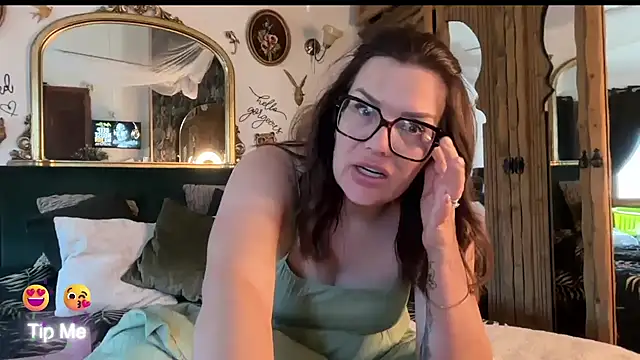 Snapshot of _Melia_ chatting on 06/15/26, 01:33 Melia online show from 06/15/26, 01:33