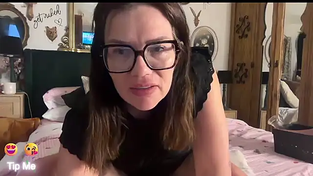 Snapshot of _Melia_ chatting on 06/10/26, 07:37 Melia online show from 06/10/26, 07:37