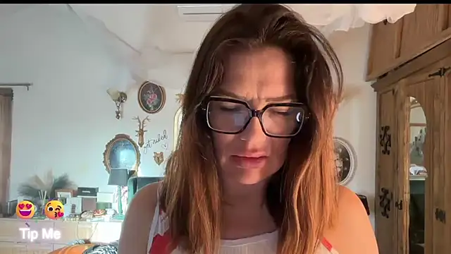Snapshot of _Melia_ chatting on 06/18/26, 05:50 Melia online show from 06/18/26, 05:50
