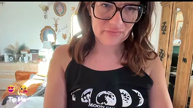 Snapshot of _Melia_ chatting on 06/16/26, 05:51 Melia online show from 06/16/26, 05:51