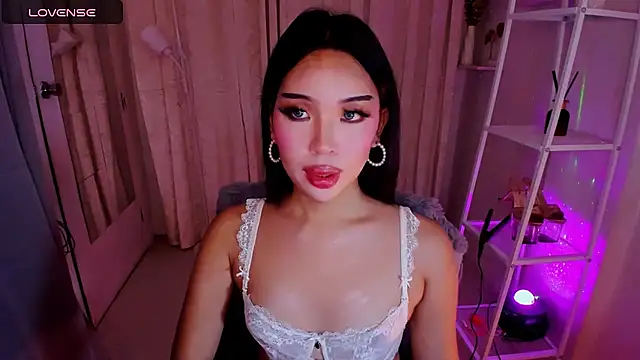 MS LUNA online show from 11/25/25, 08:31