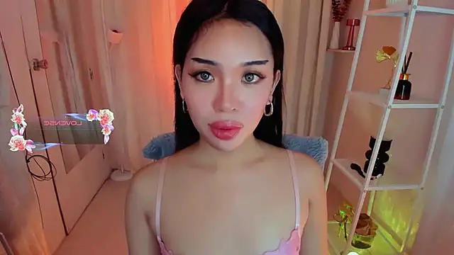 Snapshot of MS_LUNA chatting on 12/21/25, 11:05 MS LUNA online show from 12/21/25, 11:05