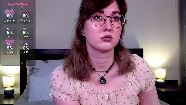 Snapshot of _AlexaFlowers_ chatting on 06/11/26, 08:33 AlexaFlowers online show from 06/11/26, 08:33