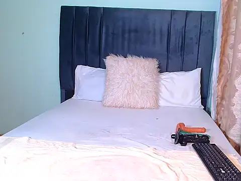 KINKYBOOTI22 online show from 12/14/25, 02:18