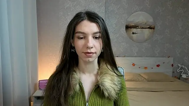 Snapshot of KellyShines chatting on 12/17/25, 02:22 KellyShines online show from 12/17/25, 02:22