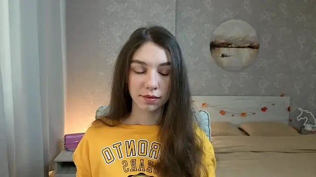 Snapshot of KellyShines chatting on 12/15/25, 07:25 KellyShines online show from 12/15/25, 07:25