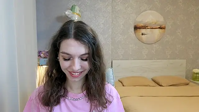 Snapshot of KellyShines chatting on 04/18/26, 02:08 KellyShines online show from 04/18/26, 02:08