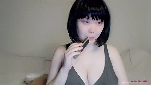 Snapshot of tsunade_chan chatting on 10/12/25, 05:20 tsunade chan online show from 10/12/25, 05:20