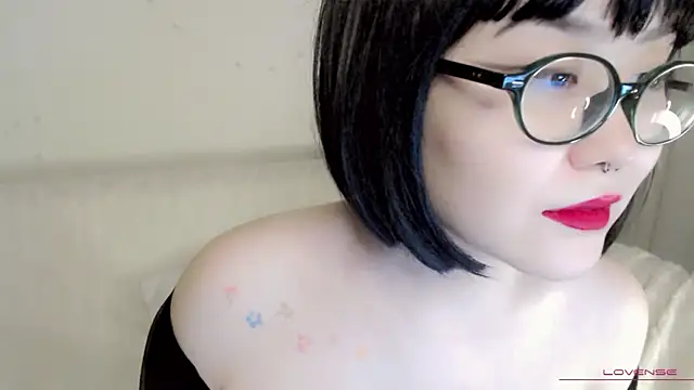 tsunade chan online show from 12/15/25, 04:13