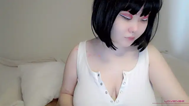 Snapshot of tsunade_chan chatting on 10/13/25, 05:20 tsunade chan online show from 10/13/25, 05:20