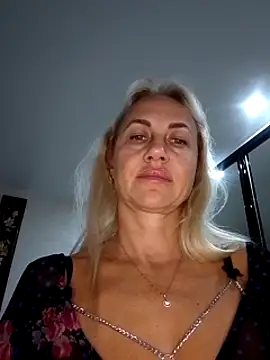 Snapshot of KissMiSveet chatting on 10/24/25, 06:29 KissMiSveet online show from 10/24/25, 06:29