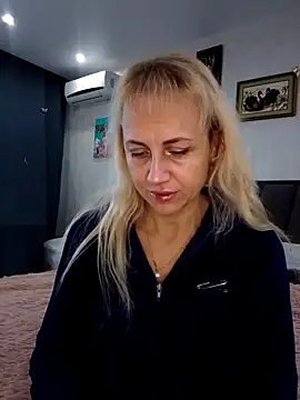 Snapshot of KissMiSveet chatting on 12/01/25, 10:38 KissMiSveet online show from 12/01/25, 10:38