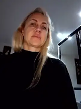 Snapshot of KissMiSveet chatting on 11/09/25, 07:56 KissMiSveet online show from 11/09/25, 07:56