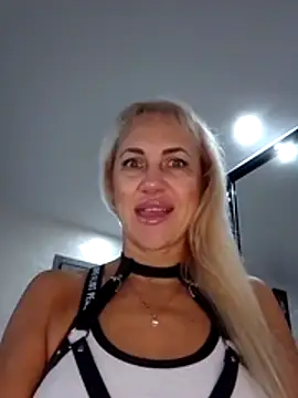 Snapshot of KissMiSveet chatting on 10/28/25, 06:34 KissMiSveet online show from 10/28/25, 06:34