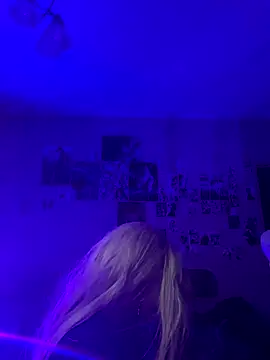 Akira-ivy online show from 09/19/25, 06:56