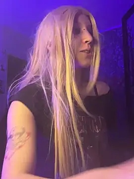 Akira-ivy online show from 09/22/25, 09:21