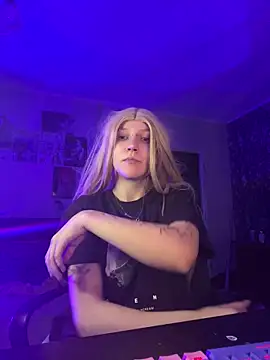 Akira-ivy online show from 09/21/25, 09:20