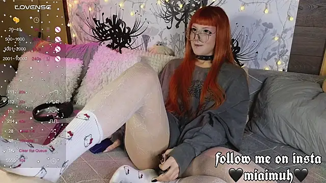 mia  yui online show from 11/24/25, 11:49