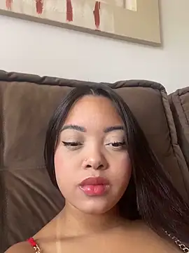 Snapshot of ninfa69_ chatting on 10/05/25, 03:47 ninfa69  online show from 10/05/25, 03:47